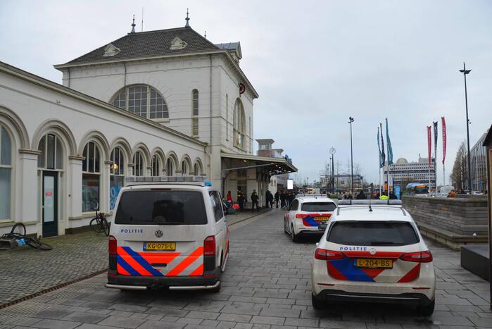 Politie in kogelwerende vesten op NS-station