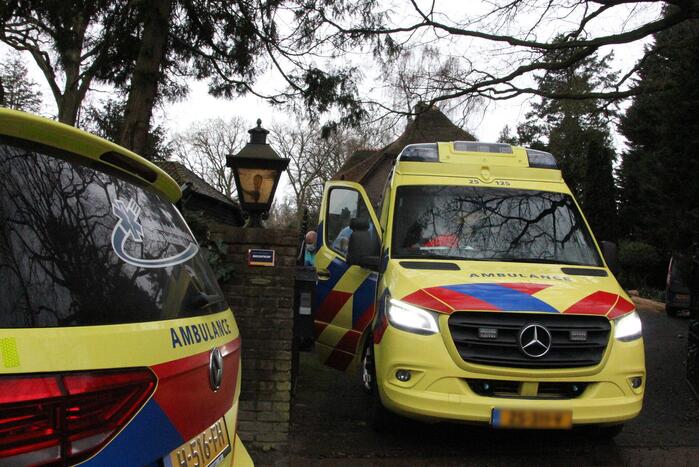 Persoon ernstig gewond na val