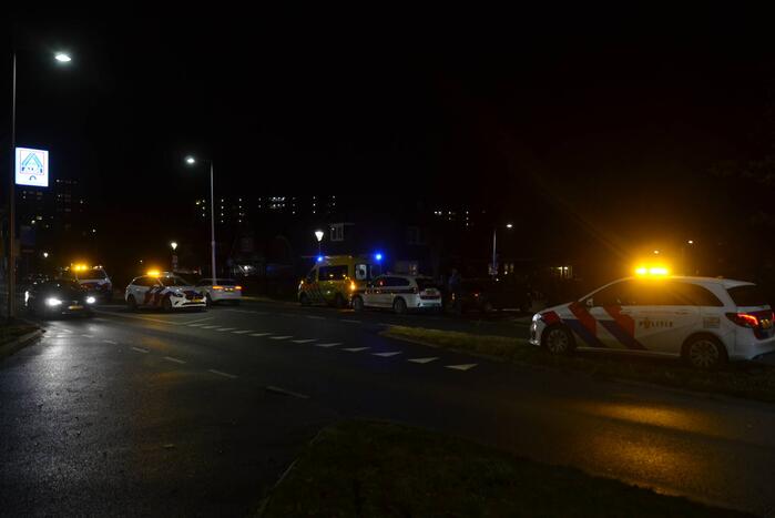 Aanrijding tussen bezorgscooter en auto