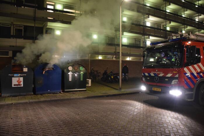 Flinke rookontwikkeling door brand in containers