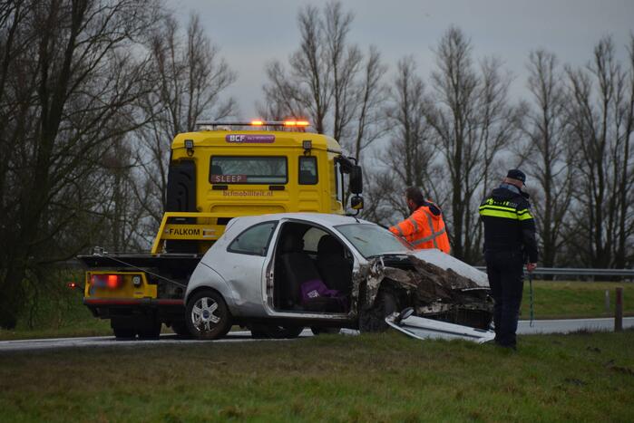 Gestolen auto crasht in sloot