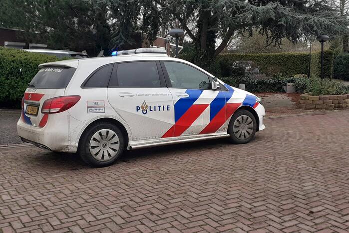 Traumahelikopter landt langs drukke weg