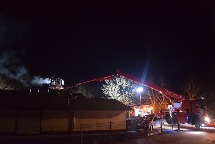 Schoorsteenbrand zorgt voor forse rookontwikkeling