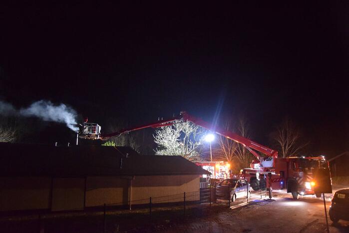 Schoorsteenbrand zorgt voor forse rookontwikkeling