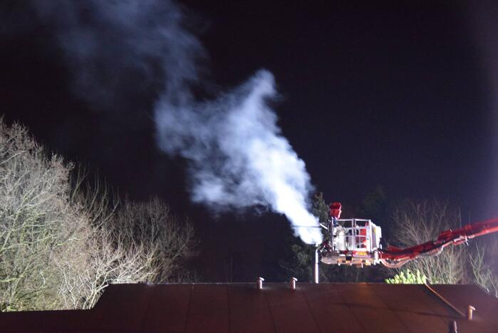Schoorsteenbrand zorgt voor forse rookontwikkeling