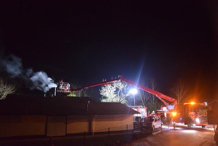 Schoorsteenbrand zorgt voor forse rookontwikkeling