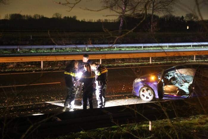 Veel schade na botsing met twee auto's