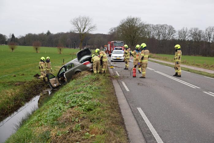 Automobilist belandt in sloot