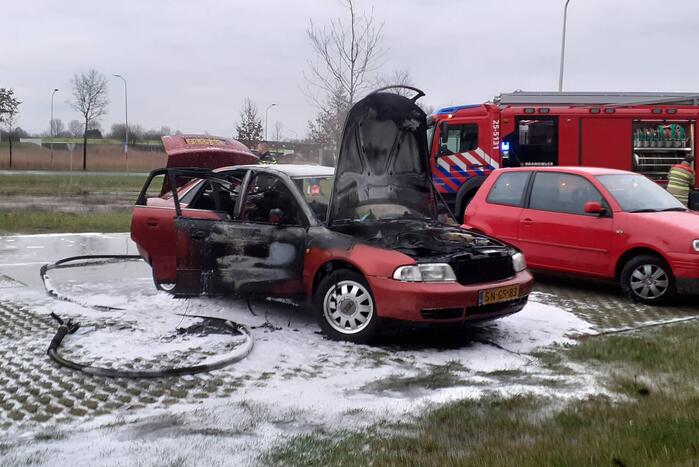 Auto verwoest door brand