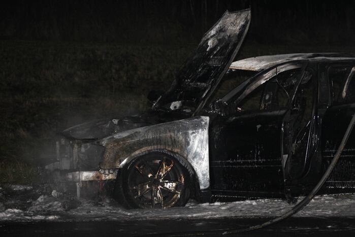 Auto verwoest door brand
