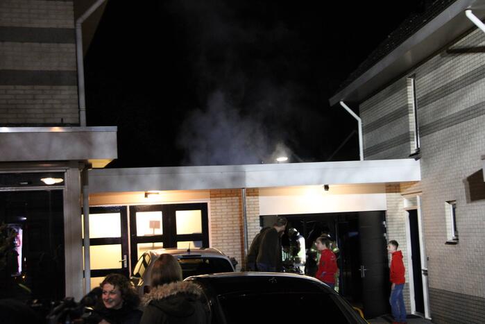 Flinke rookontwikkeling door brand in schuur