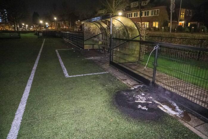 Schade na brand in container bij voetbalvereniging