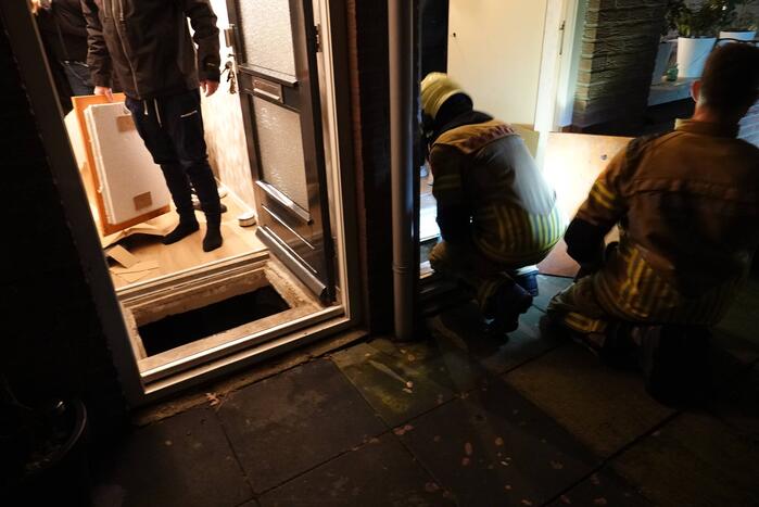 Brandweer verricht onderzoek door gaslucht