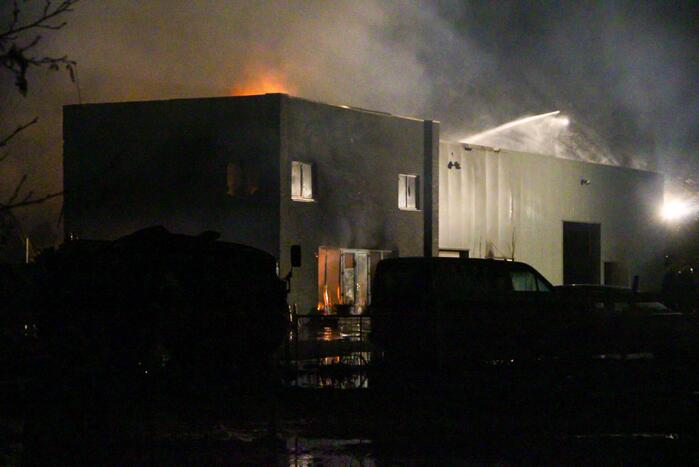 Camper gaat in vlammen op