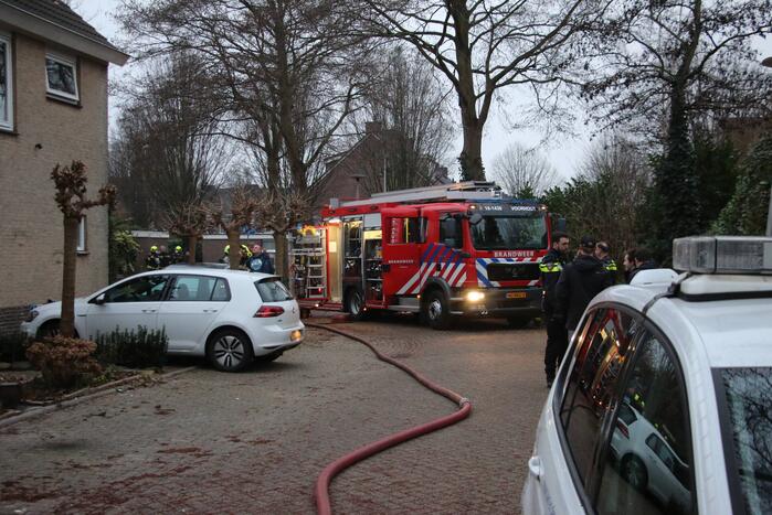 Lastige brand in kruipruimte van woning