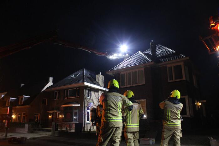 Brand in schoorsteen van woning