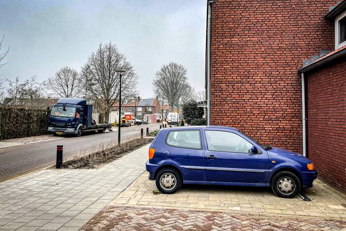 Dief steelt katalysators onder auto vandaan