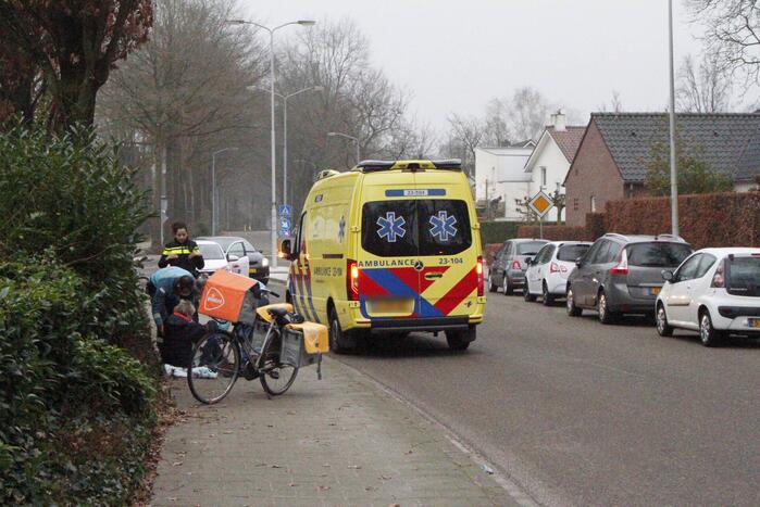 PostNL bezorgsters gaat onderuit met fiets