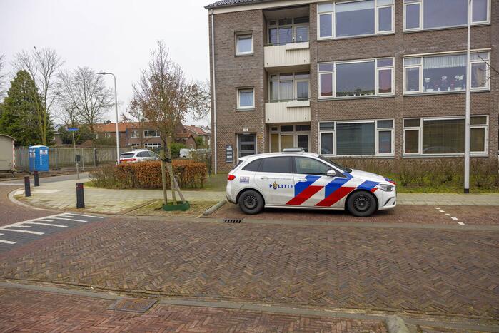 Politie doet onderzoek naar overleden persoon in woning