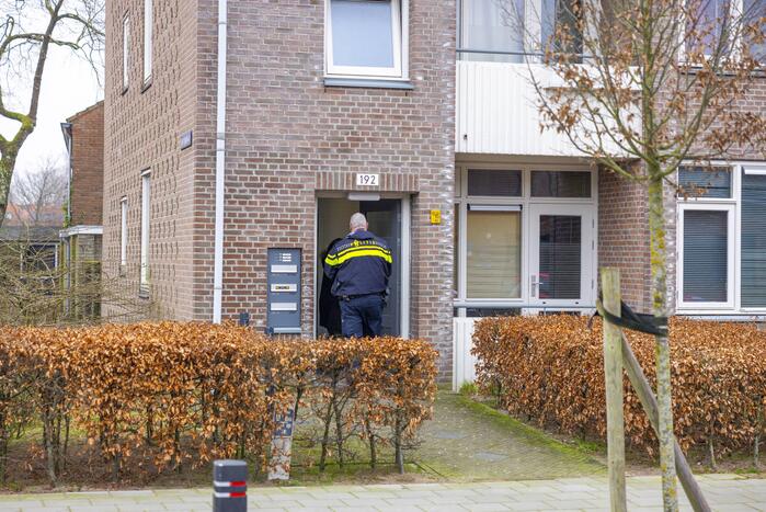 Politie doet onderzoek naar overleden persoon in woning