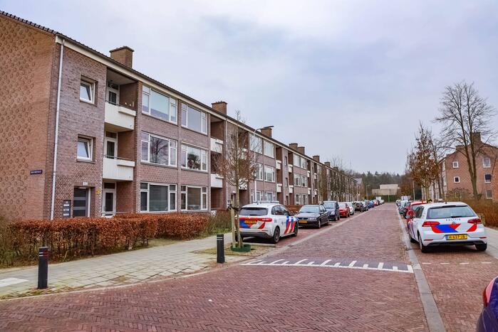 Politie doet onderzoek naar overleden persoon in woning