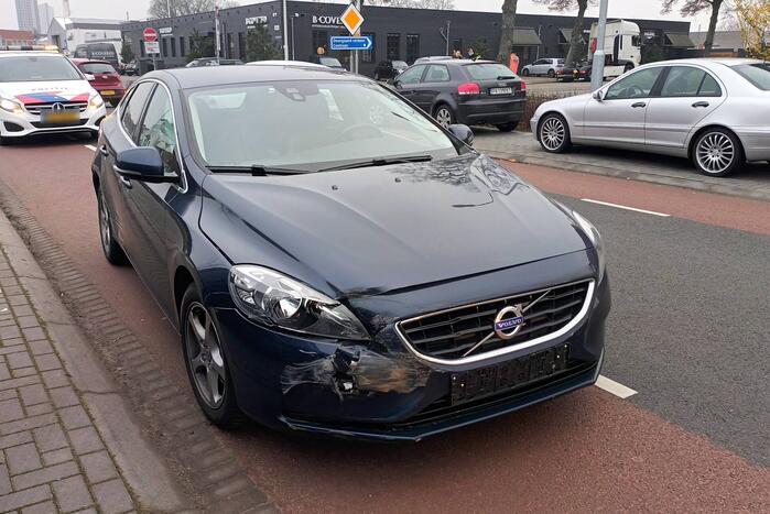 Schade aan meerdere voertuigen door ongeval