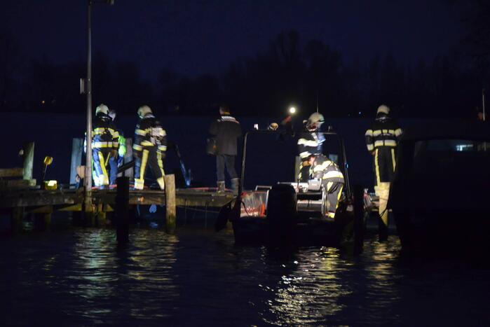 Zeilboot volledig uitbrand