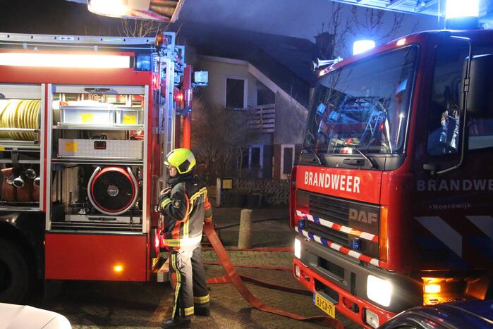 Flinke vlammen door brand in woning