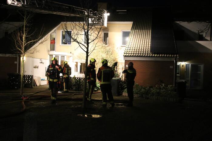 Flinke vlammen door brand in woning