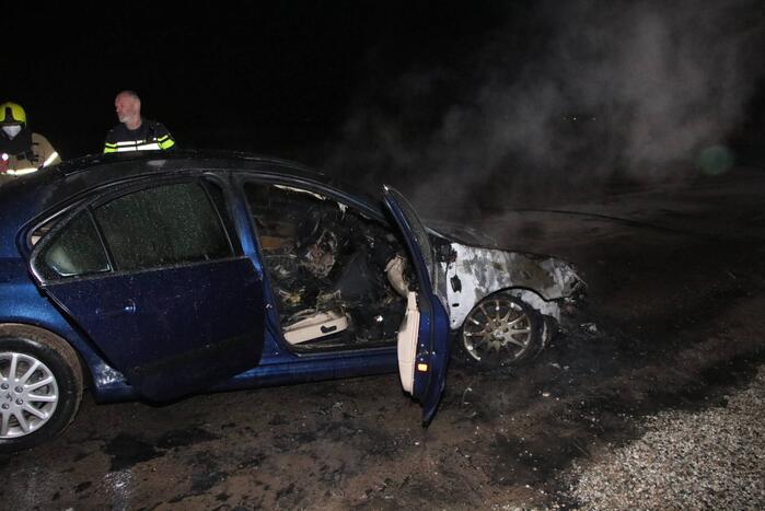 Voertuig vliegt in brand na wilde achtervolging