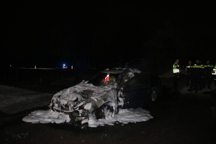 Voertuig vliegt in brand na wilde achtervolging
