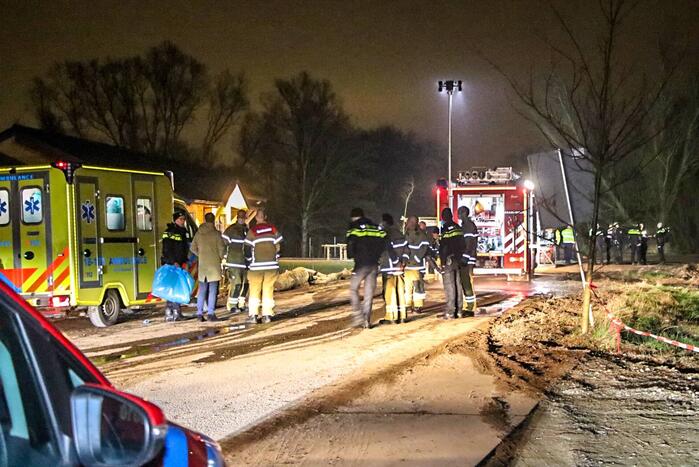 Voertuig vliegt in brand na wilde achtervolging