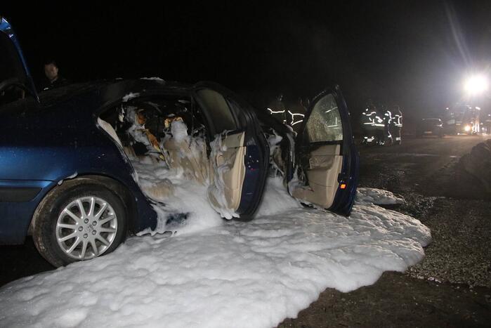 Voertuig vliegt in brand na wilde achtervolging