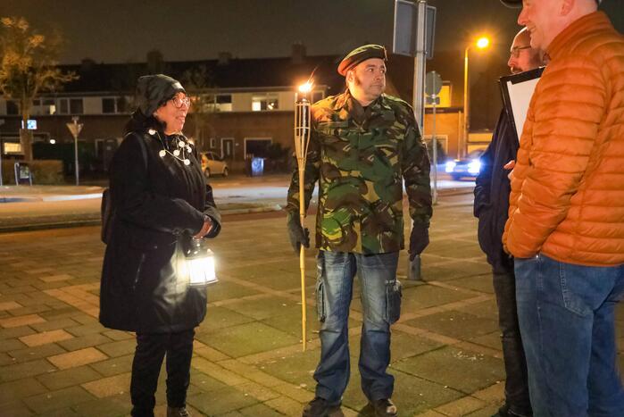 Demonstranten verzamelen zich bij Emmaüskerk in Soesterkwartier