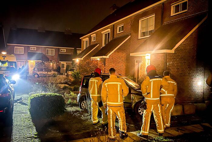 88-jarige bestuurster verliest macht over het stuur en botst tegen woning