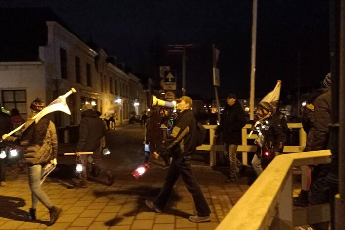Grote opkomst bij lichtjestocht tegen coronamaatregelen