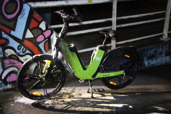 Deelfiets in brand door brandstichting