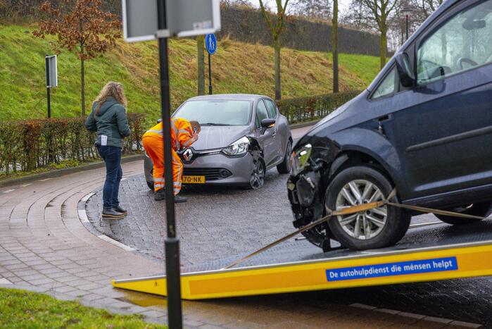 Bestuurder neemt bocht te ruim en veroorzaakt botsing