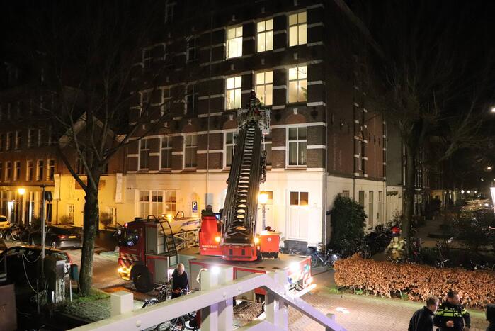 Portiekwoningen ontruimd door brand in spouwmuur