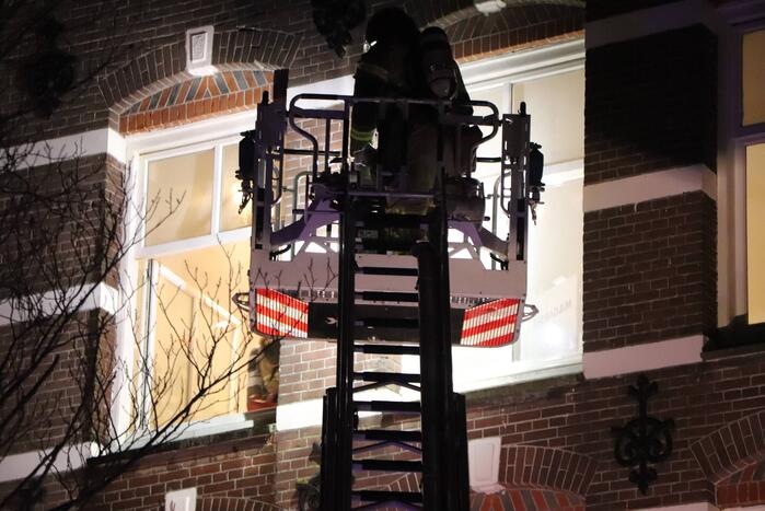 Portiekwoningen ontruimd door brand in spouwmuur