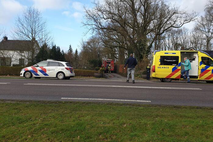 Brandweer ventileert woning na brand