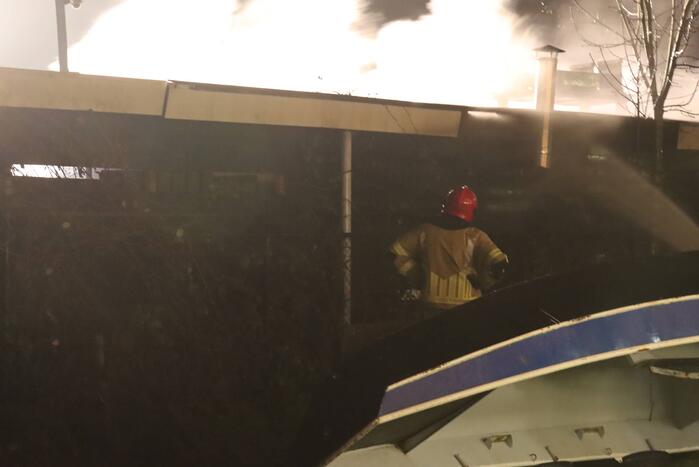 Veel rookontwikkeling bij brand in schuur