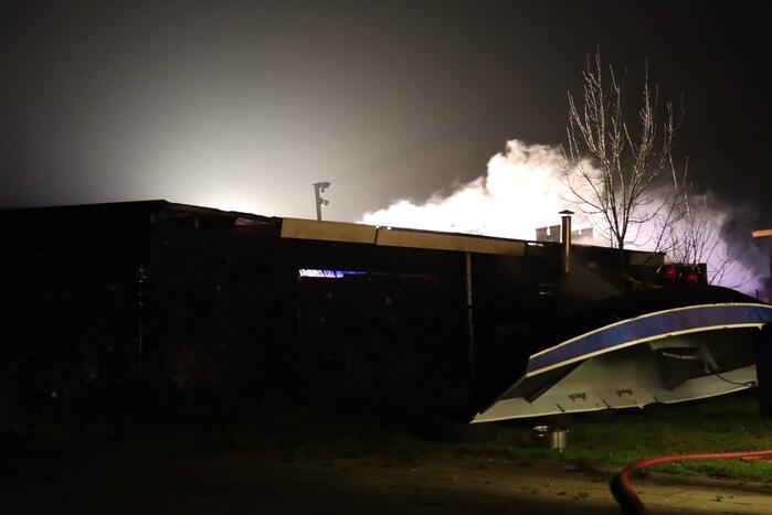 Veel rookontwikkeling bij brand in schuur