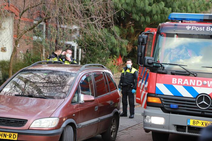 Veel politie ingezet bij vreemde lucht uit woning
