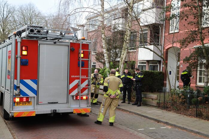 Veel politie ingezet bij vreemde lucht uit woning