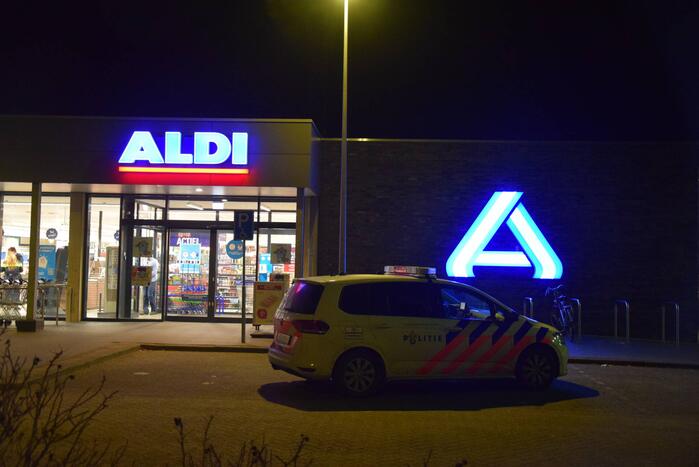 Politie doet onderzoek naar overval op supermarkt