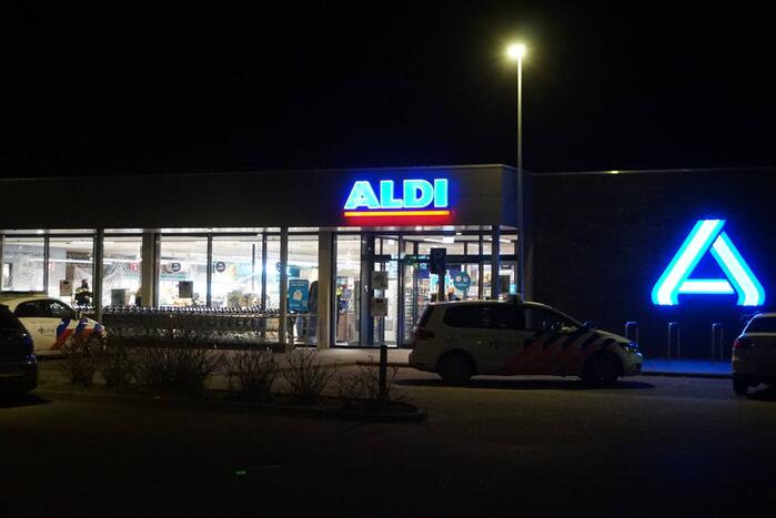Politie doet onderzoek naar overval op supermarkt