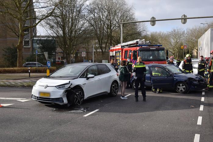 Twee auto's betrokken bij ongeval op kruising