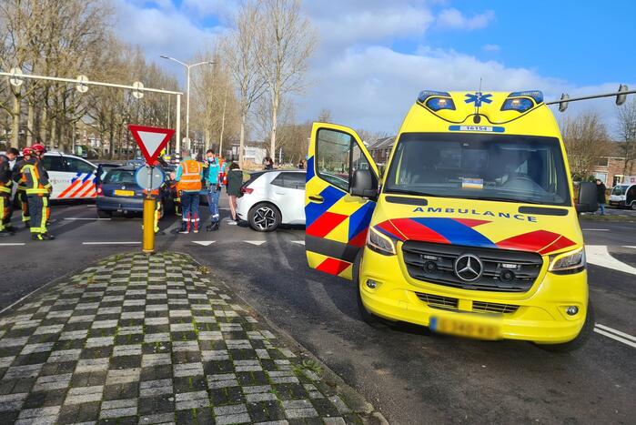 Twee auto's betrokken bij ongeval op kruising