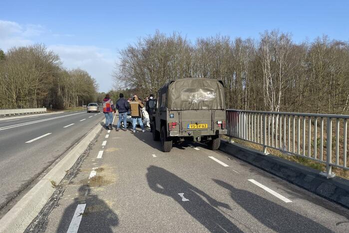Demonstratie tegen corona op viaduct